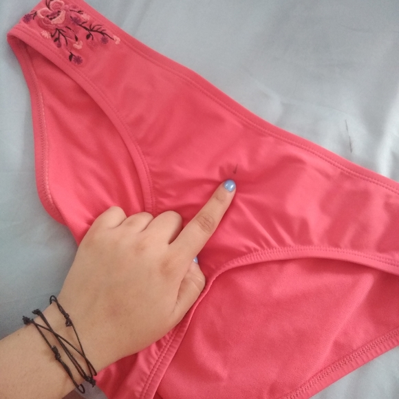 Bikini - Picture 2 of 12